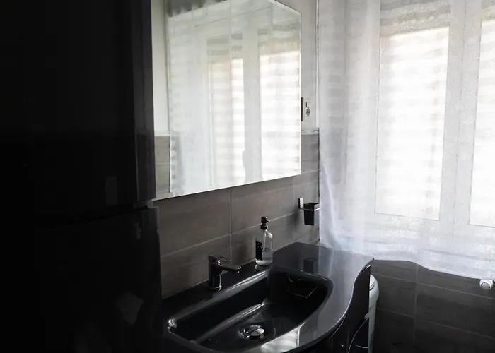 Whole Near Main Subway Appartement *